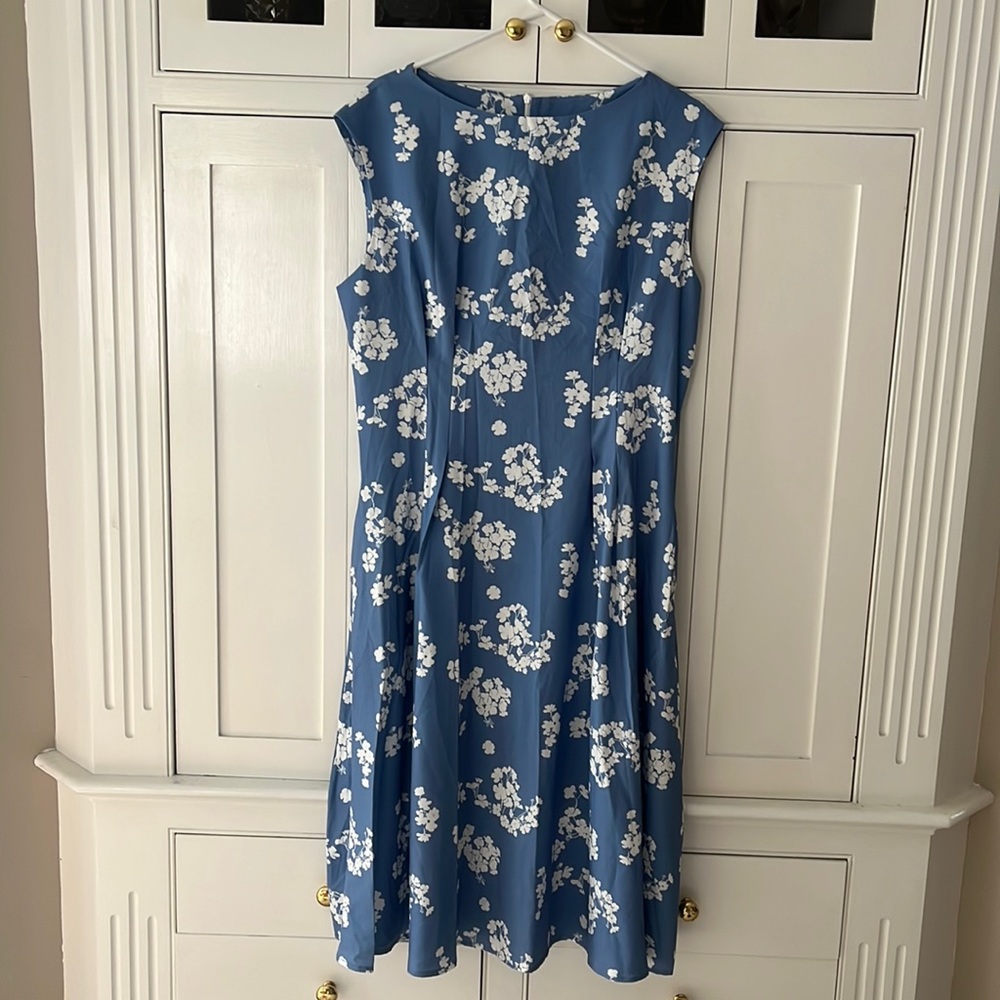 Woman’s pleated dress. Perfect for vacation!